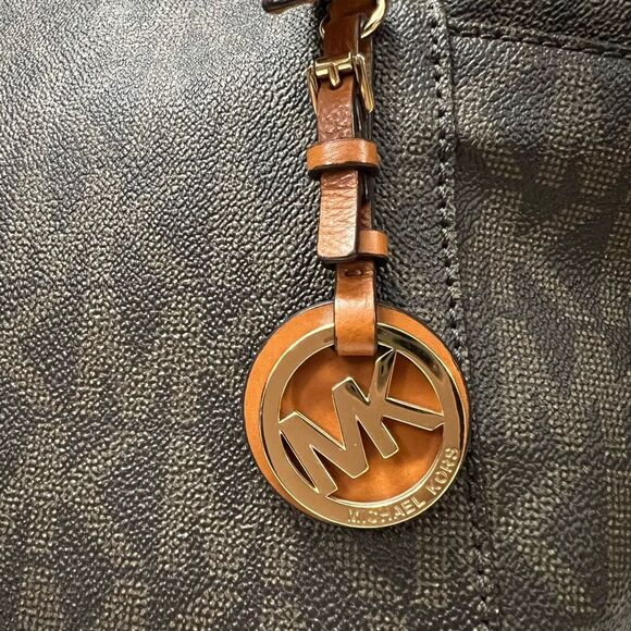 MICHAEL KORS Jet Set Monogram Brown Tote with Gold Hardware & Leather Handles - Picture 9 of 11